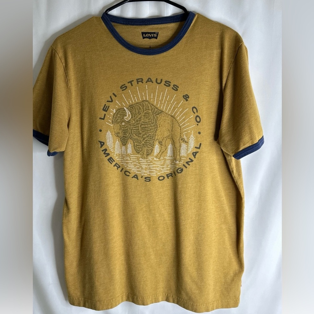 Levi Strauss Graphic T-shirt Size Medium Short Sleeve Buffalo